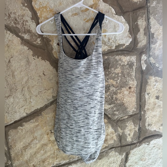 Lululemon Free To Be Serene Tank Tiger Space Dye Black White / Deep Coal size 6 - Picture 5 of 8